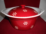 ❄️ SNOWFLAKE RED WHITE Stoneware COVERED CASSEROLE 10x5 Winter Holiday Bake